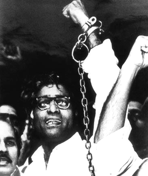 തുറുങ്കിലടയ്ക്കപ്പെട്ട ഇന്ത്യൻ പ്രതിപക്ഷത്തെ പ്രതീകവൽക്കരിക്കുന്ന ജോർജ് ഫെർണാണ്ടസിന്റെ അടിയന്തരാവസ്ഥക്കാലത്തെ ചിത്രം