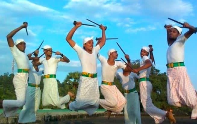 കുത്തി റാത്തീബ് : ഇസ്ലാമിക സമുദായത്തിൽ നിലനിന്നിരുന്ന പ്രത്യേക ആയുധാഭ്യാസകല